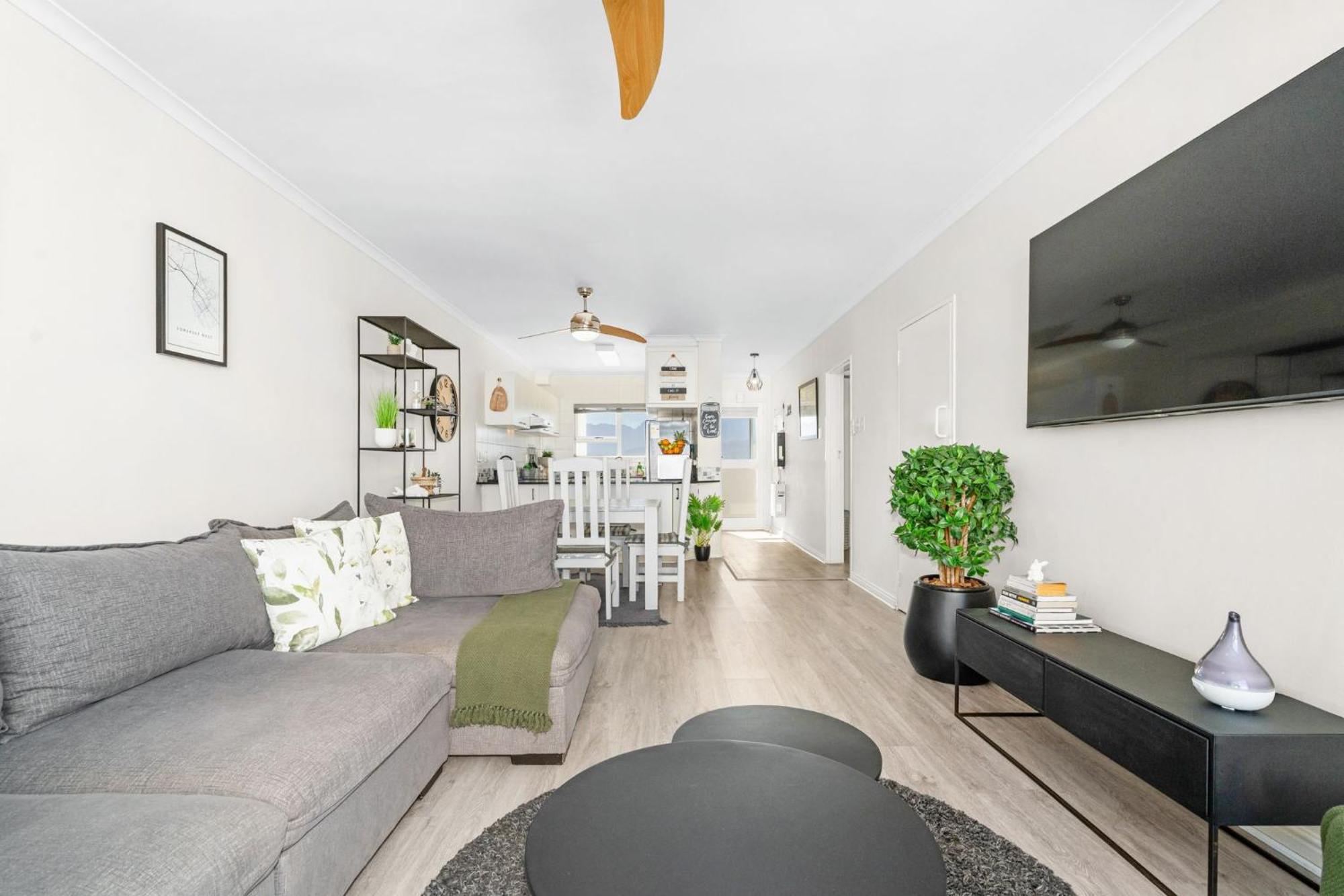 Apartment Odeon Towers 808 By Host Agents *